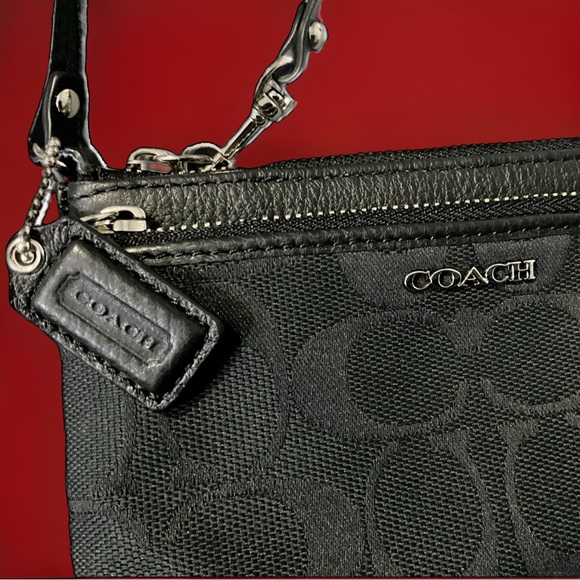 NWOT Coach Black Embossed Fabric Wristlet w/Card Slots/Makeup Bag - Picture 2 of 4